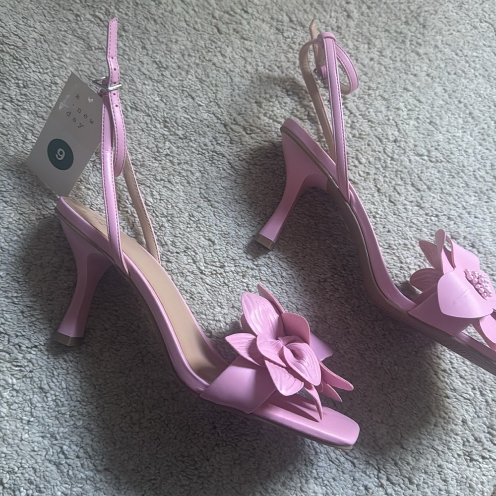 Shoes - Picture 2 of 9